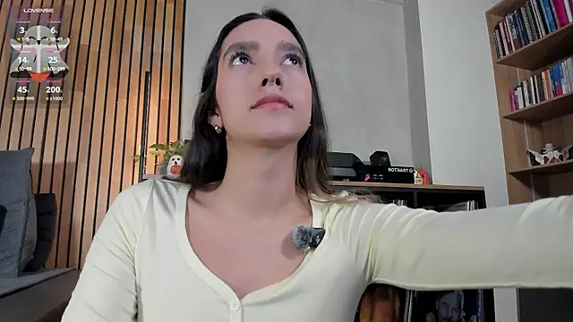 Snapshot of honeyhot69__ chatting on 10-14-25, 11:00 honeyhot69 online show from 10-14-25, 11:00