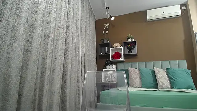 Snapshot of RebecaBlackx chatting on 11-11-25, 04:56 RebecaBlackx online show from 11-11-25, 04:56