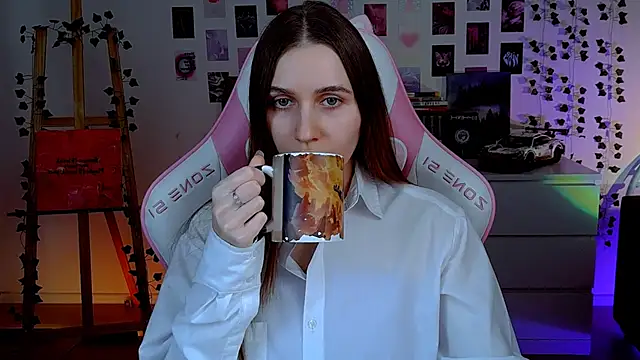 AliceCharmy online show from 09-18-25, 04:42