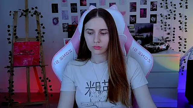 AliceCharmy online show from 10-19-25, 06:25