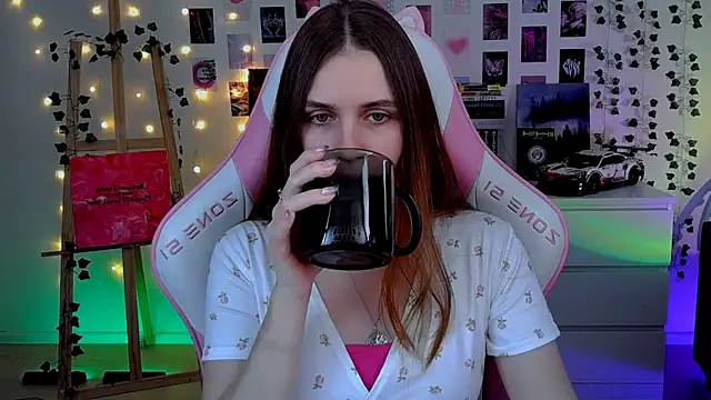 AliceCharmy online show from 10-26-25, 05:35