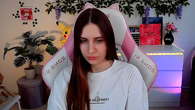 AliceCharmy online show from 04-11-26, 01:48