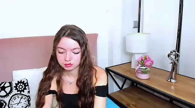 Snapshot of GraceLips chatting on 02-05-25, 11:34 GraceLips online show from 02-05-25, 11:34