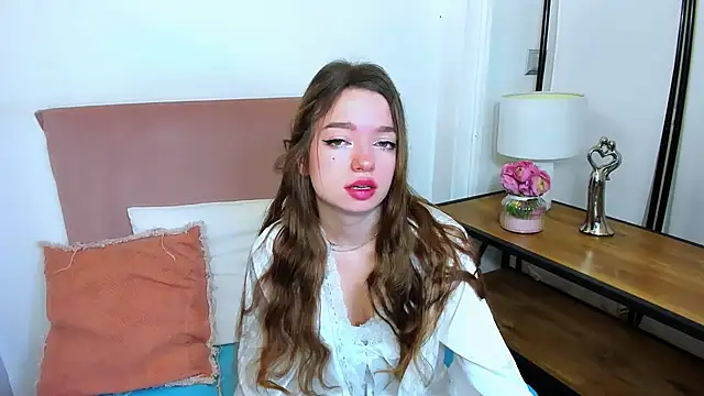 Snapshot of GraceLips chatting on 03-04-25, 08:35 GraceLips online show from 03-04-25, 08:35