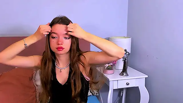 Snapshot of GraceLips chatting on 03-18-25, 06:36 GraceLips online show from 03-18-25, 06:36