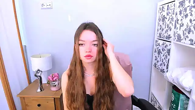 Snapshot of GraceLips chatting on 03-19-25, 06:35 GraceLips online show from 03-19-25, 06:35