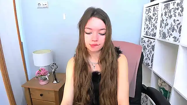 Snapshot of GraceLips chatting on 03-23-25, 06:16 GraceLips online show from 03-23-25, 06:16