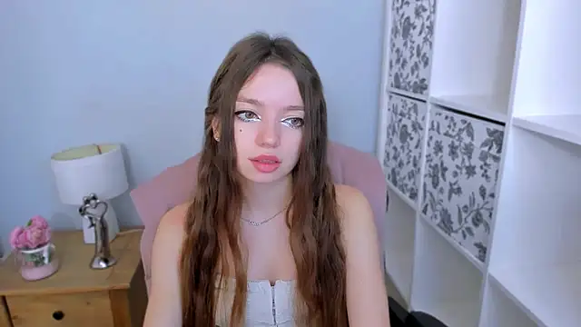 Snapshot of GraceLips chatting on 10-13-25, 05:40 GraceLips online show from 10-13-25, 05:40