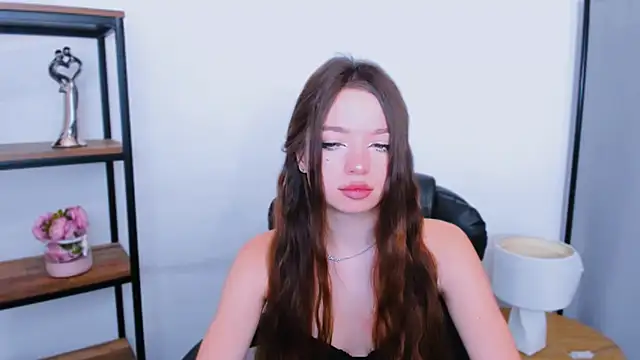 Snapshot of GraceLips chatting on 10-27-25, 09:30 GraceLips online show from 10-27-25, 09:30