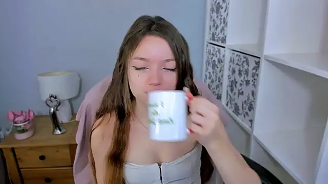 Snapshot of GraceLips chatting on 11-01-25, 06:37 GraceLips online show from 11-01-25, 06:37