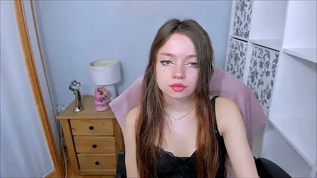 Snapshot of GraceLips chatting on 11-03-25, 06:58 GraceLips online show from 11-03-25, 06:58