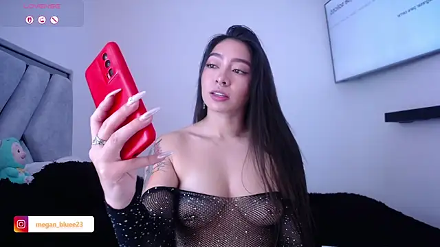 Snapshot of megan_bluee23 chatting on 10-01-25, 03:51 megan bluee23 online show from 10-01-25, 03:51