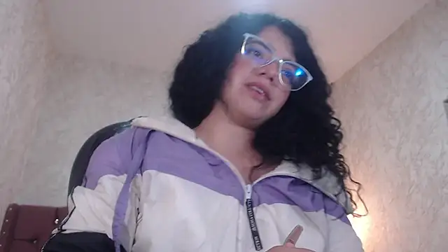 EmmaCowperr online show from 01-08-25, 06:52