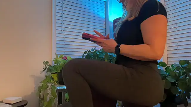 Milf Goddess online show from 12-17-25, 08:09