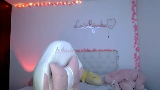 Snapshot of alee_lenoxx chatting on 07-07-26, 07:23 alee lenoxx online show from 07-07-26, 07:23