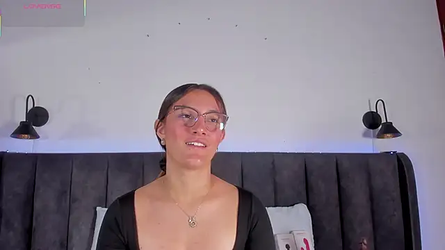 Snapshot of Ruth_harvey_ chatting on 10-19-25, 04:02 Ruth harvey online show from 10-19-25, 04:02