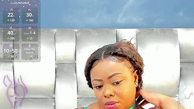 Snapshot of CamilaBenitez chatting on 03-17-25, 09:34 CamilaBenitez online show from 03-17-25, 09:34