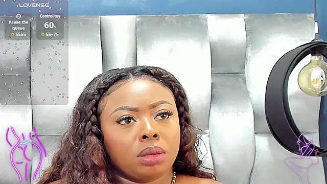 Snapshot of CamilaBenitez chatting on 03-21-25, 04:28 CamilaBenitez online show from 03-21-25, 04:28