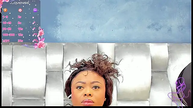 Snapshot of CamilaBenitez chatting on 10-12-25, 01:10 CamilaBenitez online show from 10-12-25, 01:10