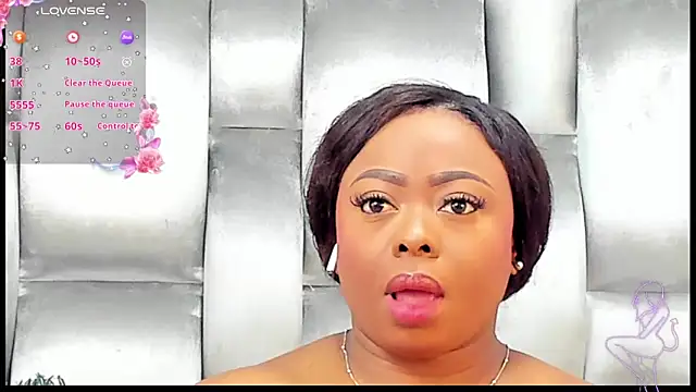 Snapshot of CamilaBenitez chatting on 10-18-25, 12:39 CamilaBenitez online show from 10-18-25, 12:39