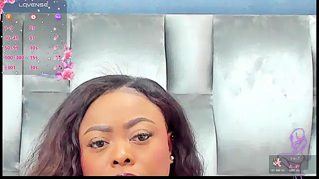 Snapshot of CamilaBenitez chatting on 10-30-25, 04:30 CamilaBenitez online show from 10-30-25, 04:30