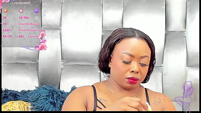 Snapshot of CamilaBenitez chatting on 12-14-25, 08:13 CamilaBenitez online show from 12-14-25, 08:13