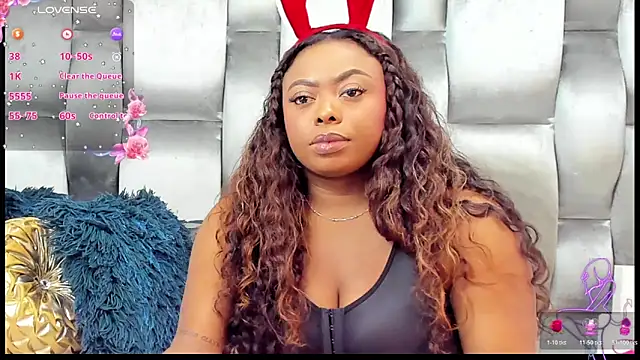 Snapshot of CamilaBenitez chatting on 12-15-25, 10:03 CamilaBenitez online show from 12-15-25, 10:03