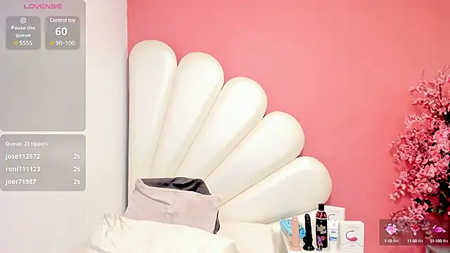 Snapshot of Vicky_Freedom chatting on 12-17-24, 01:49 Vicky Freedom online show from 12-17-24, 01:49