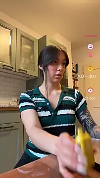 Snapshot of emiliasommer chatting on 10-06-25, 04:15 emiliasommer online show from 10-06-25, 04:15