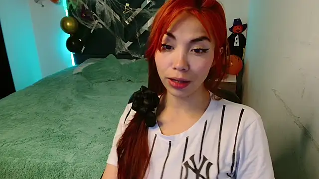 Aylinn diaz online show from 10-30-25, 01:45