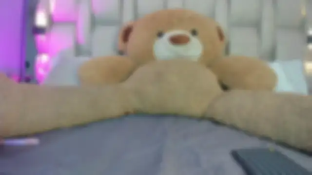 Snapshot of _LauraTaylor_ chatting on 10-20-25, 07:47 LauraTaylor online show from 10-20-25, 07:47