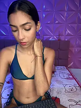 Snapshot of Ema_azel chatting on 01-04-25, 01:42 Ema azel online show from 01-04-25, 01:42