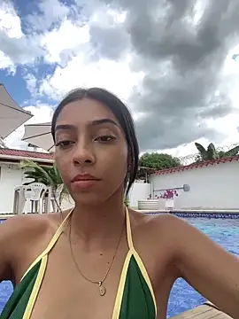 Snapshot of Ema_azel chatting on 01-17-25, 04:15 Ema azel online show from 01-17-25, 04:15