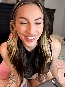 Snapshot of BrattyBae_xo chatting on 05-19-26, 04:46 BrattyBae xo online show from 05-19-26, 04:46