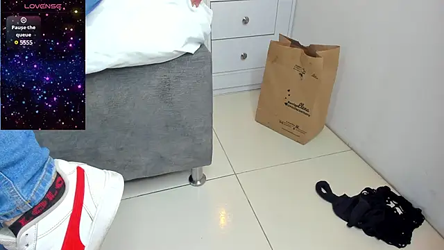 AilishBenson online show from 12-15-24, 01:24