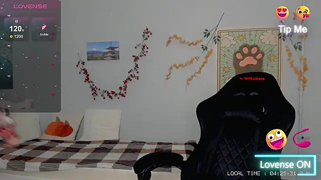 Snapshot of Crystal_Chris chatting on 11-28-25, 02:20 Crystal Chris online show from 11-28-25, 02:20