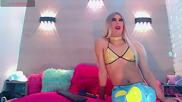 Snapshot of Daniela_Pink_ chatting on 02-15-25, 08:43 Daniela Pink online show from 02-15-25, 08:43