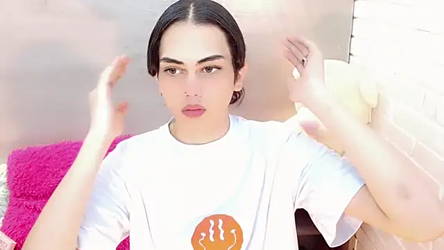 Snapshot of Daniela_Pink_ chatting on 10-27-25, 08:46 Daniela Pink online show from 10-27-25, 08:46