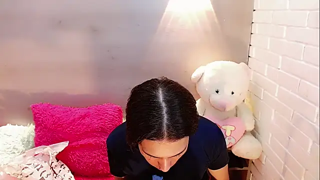 Snapshot of Daniela_Pink_ chatting on 12-19-25, 08:05 Daniela Pink online show from 12-19-25, 08:05