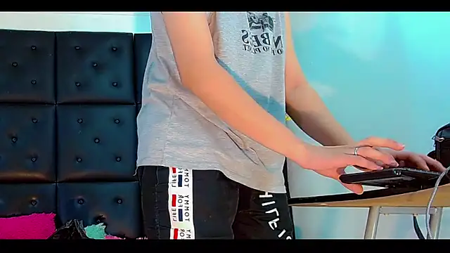 Daniela Pink  online show from 05-26-26, 07:54