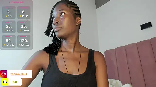 Snapshot of Tahira_21_ chatting on 05-19-26, 08:04 Tahira 21 online show from 05-19-26, 08:04