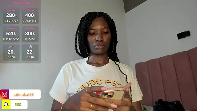 Snapshot of Tahira_21_ chatting on 06-01-26, 06:09 Tahira 21 online show from 06-01-26, 06:09