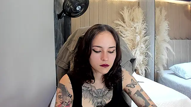 AnnyThompson  online show from 04-18-26, 10:43