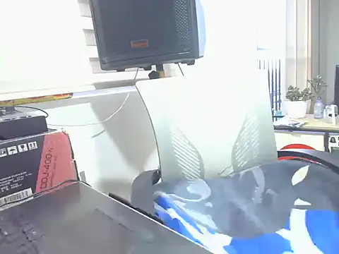 Snapshot of dirtytw0230 chatting on 12-20-25, 10:39 dirtytw0230 online show from 12-20-25, 10:39