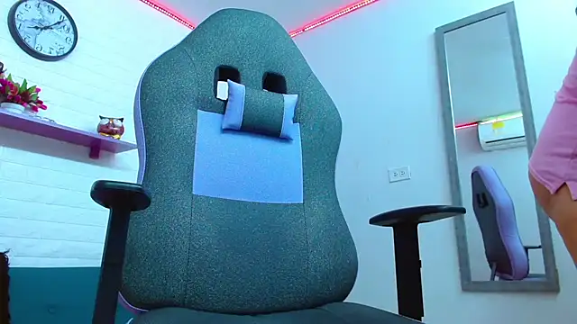 snowflake xxx online show from 01-14-25, 07:32