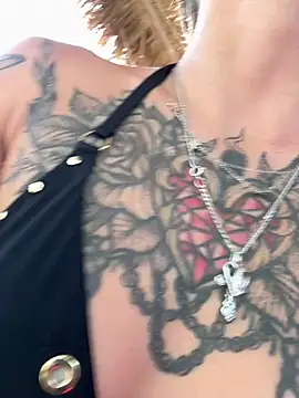 Snapshot of BabeRainbow chatting on 01-24-25, 09:06 BabeRainbow online show from 01-24-25, 09:06