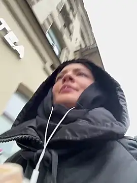 Snapshot of BabeRainbow chatting on 11-07-25, 10:37 BabeRainbow online show from 11-07-25, 10:37