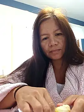 Snapshot of XLennaMX chatting on 01-18-26, 06:23 XLennaMX online show from 01-18-26, 06:23