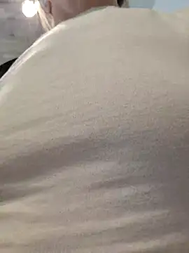 Miss    Mia  online show from 11-21-25, 09:52