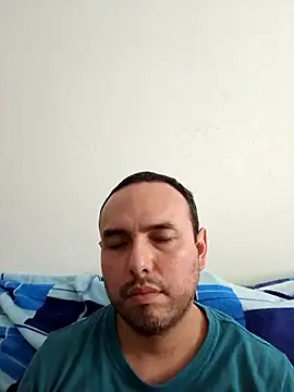 Snapshot of ElSunEagle chatting on 12-20-25, 03:19 ElSunEagle online show from 12-20-25, 03:19